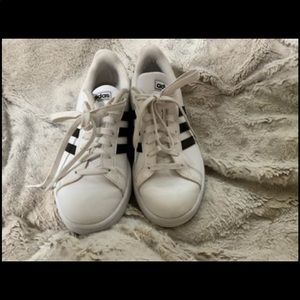 Adidas 3 Stripe (6.5)